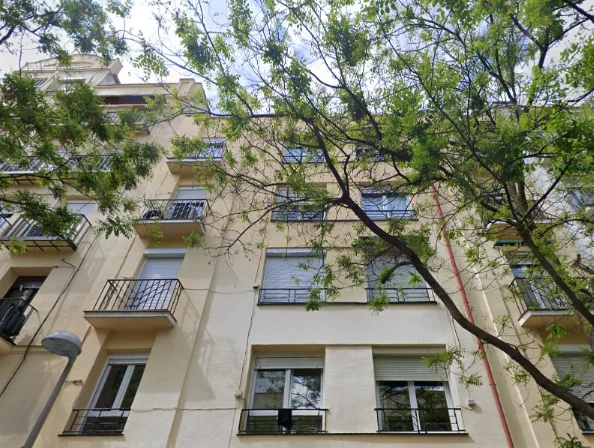 Edificio residencial en Retiro antes y después de la rehabilitación de fachada