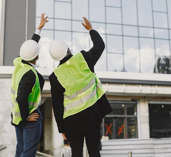Equipo de Rehabilita Fachadas Madrid en acción, trabajando en una rehabilitación